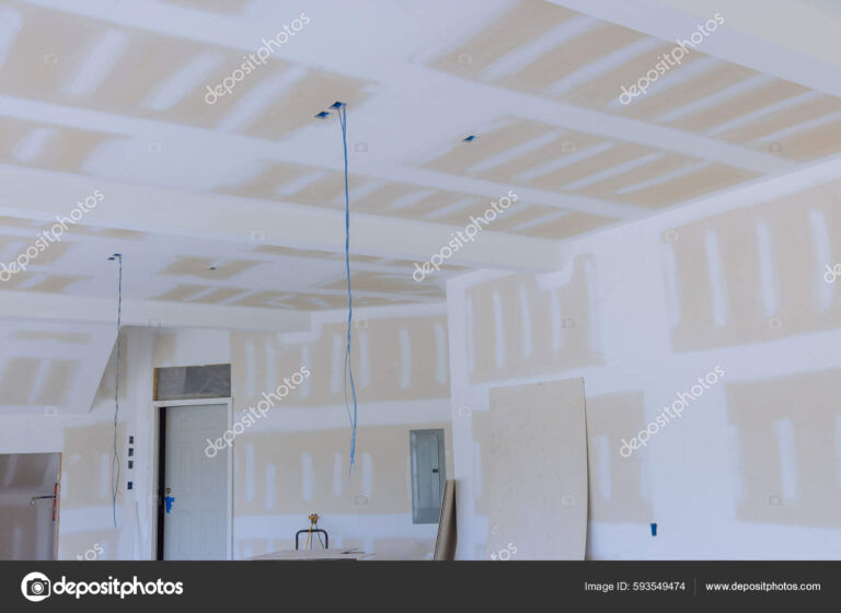 Laid plastering gypsum on the walls and ceiling of a newly built house to drywall seams